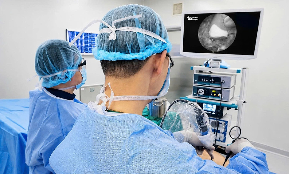 What conditions does two-portal endoscopic spinal surgery treat?