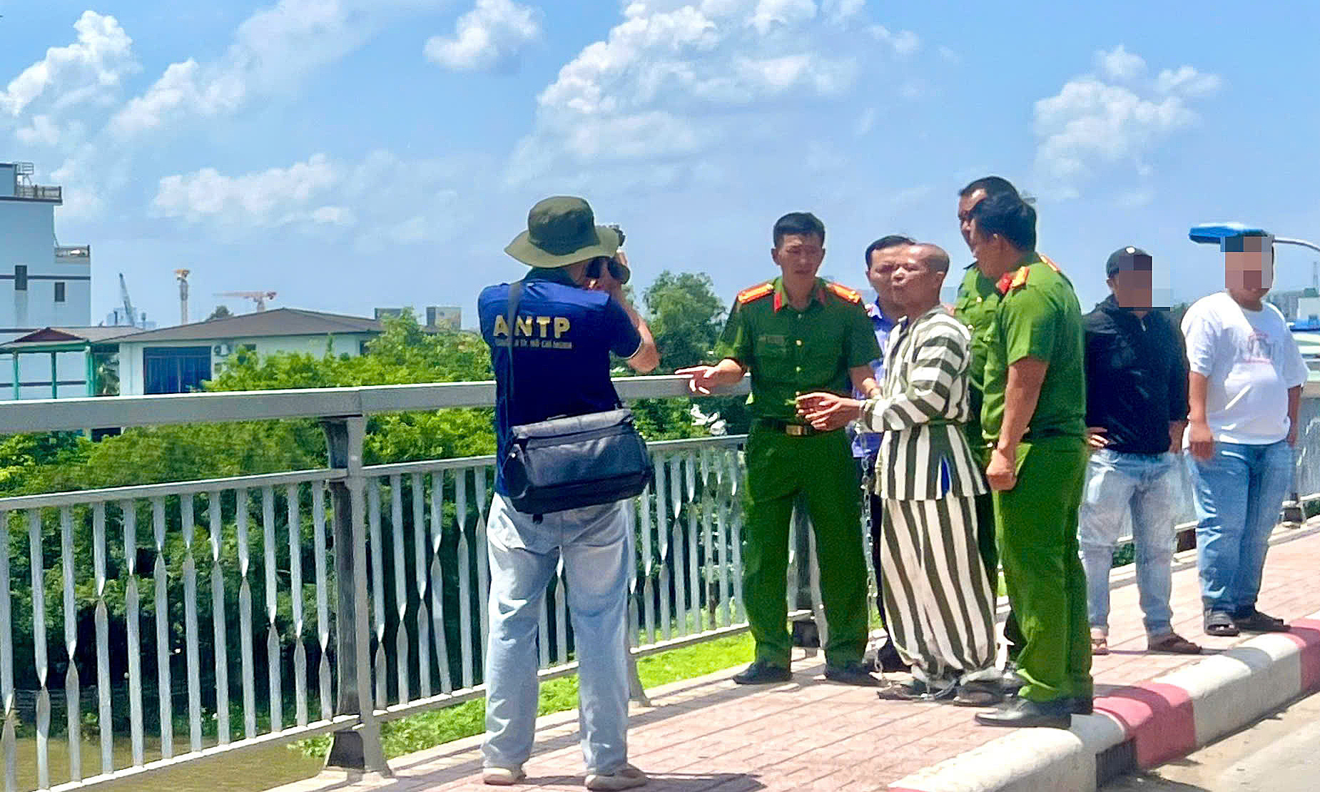Police search for days for evidence in case of husband murdering wife, disposing of body in Sai Gon river