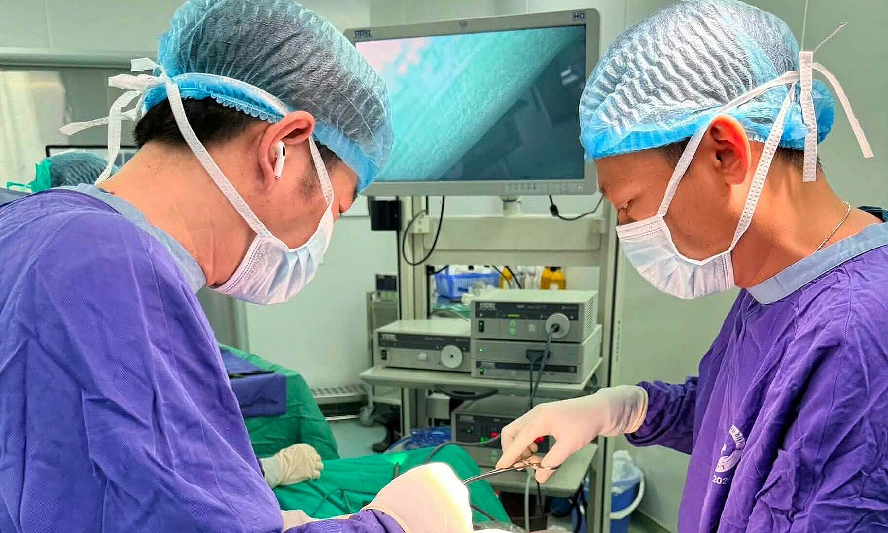 Twin pregnancy: one fetus inside, one outside the uterus