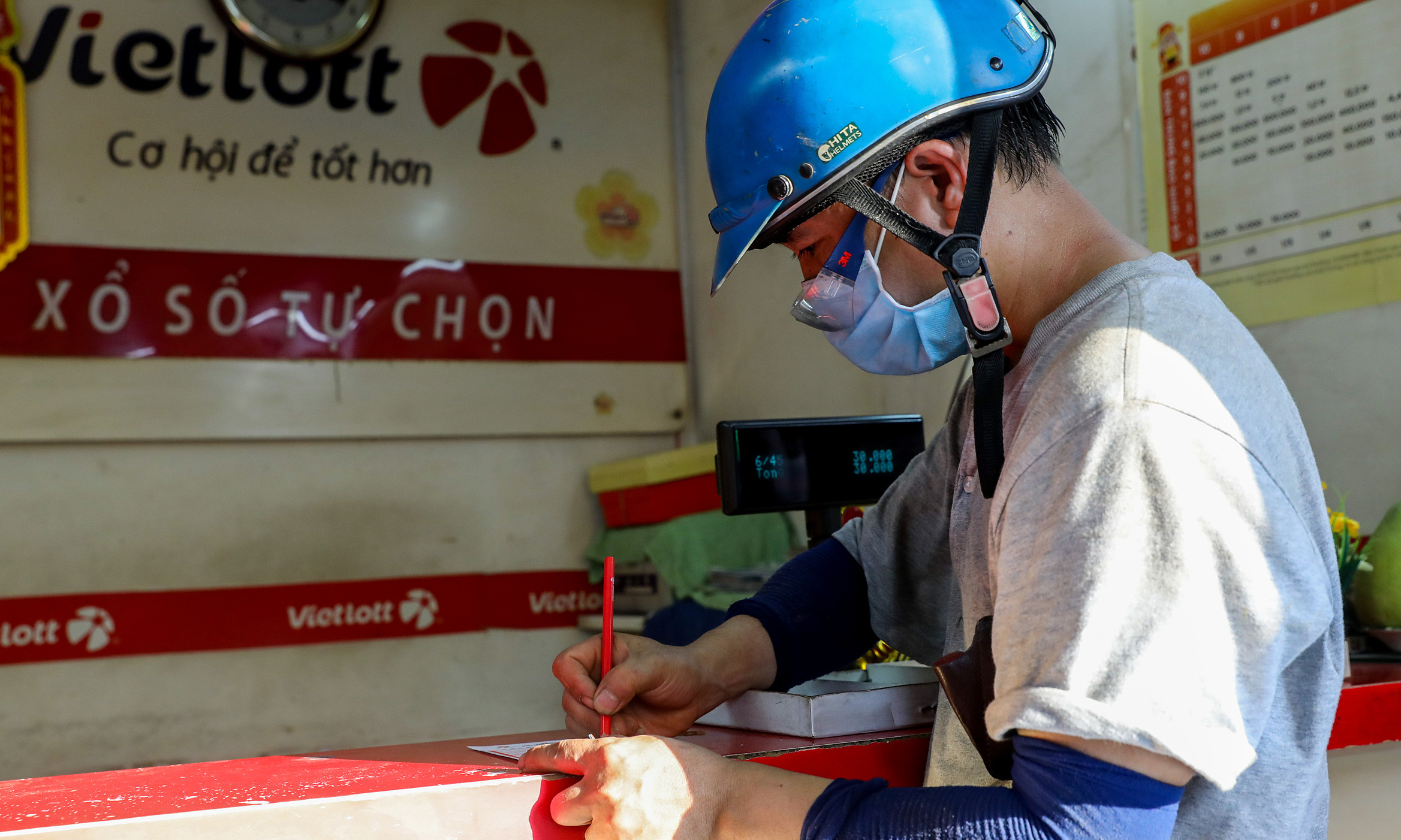 One person wins jackpot over 100 billion dong