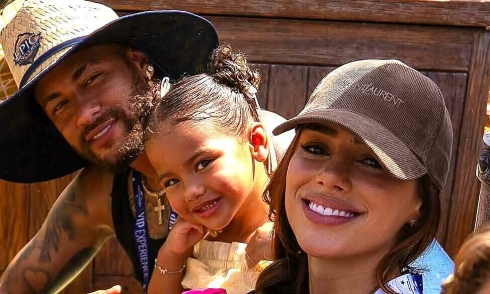 Neymar relaxes with girlfriend after World Cup defeat