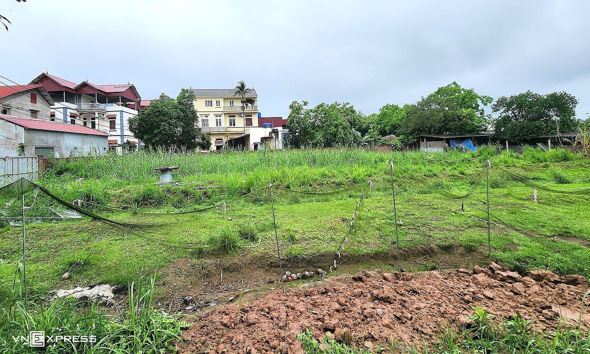 Younger brother with 20-year land certificate faces lawsuit from siblings over inheritance