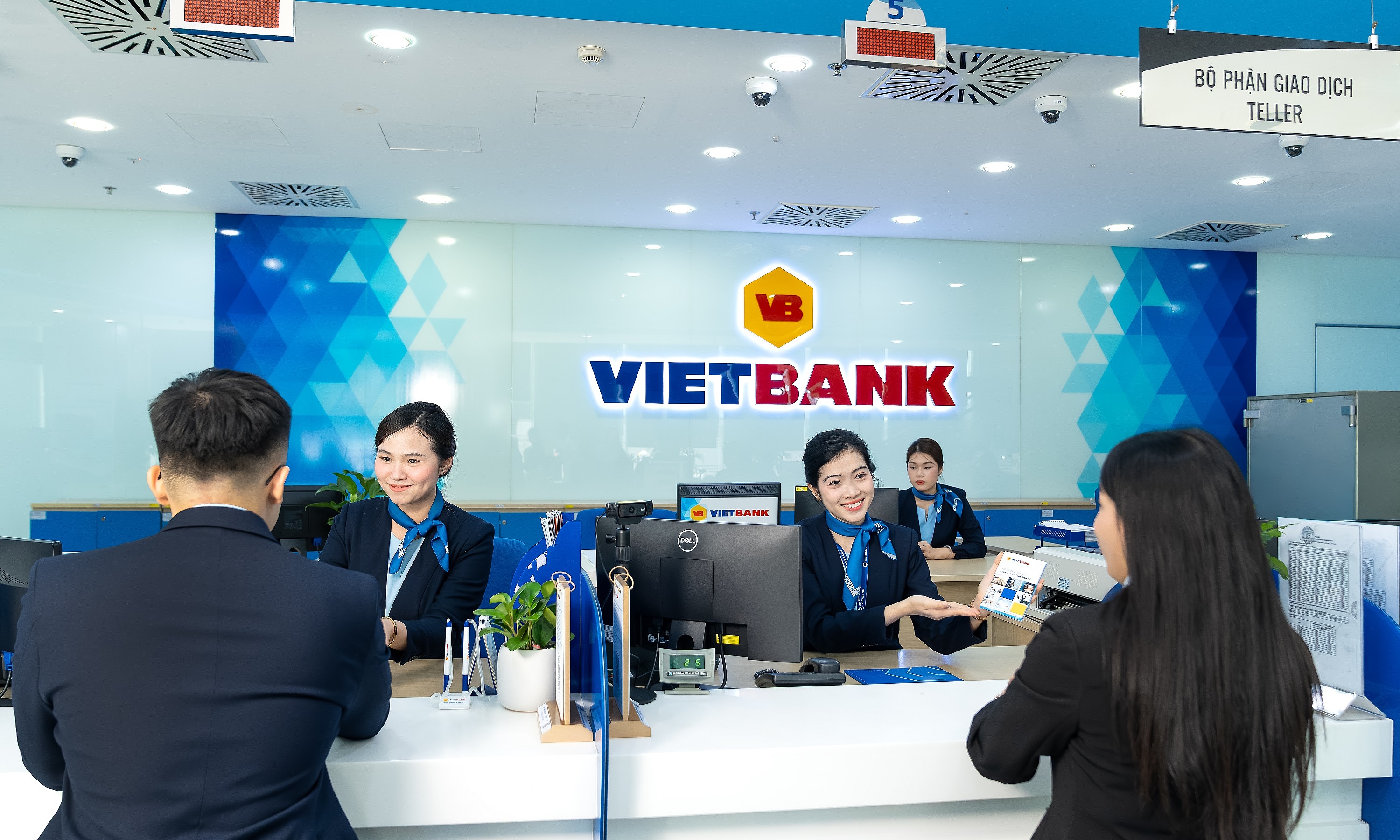 Vietbank lists on HoSE