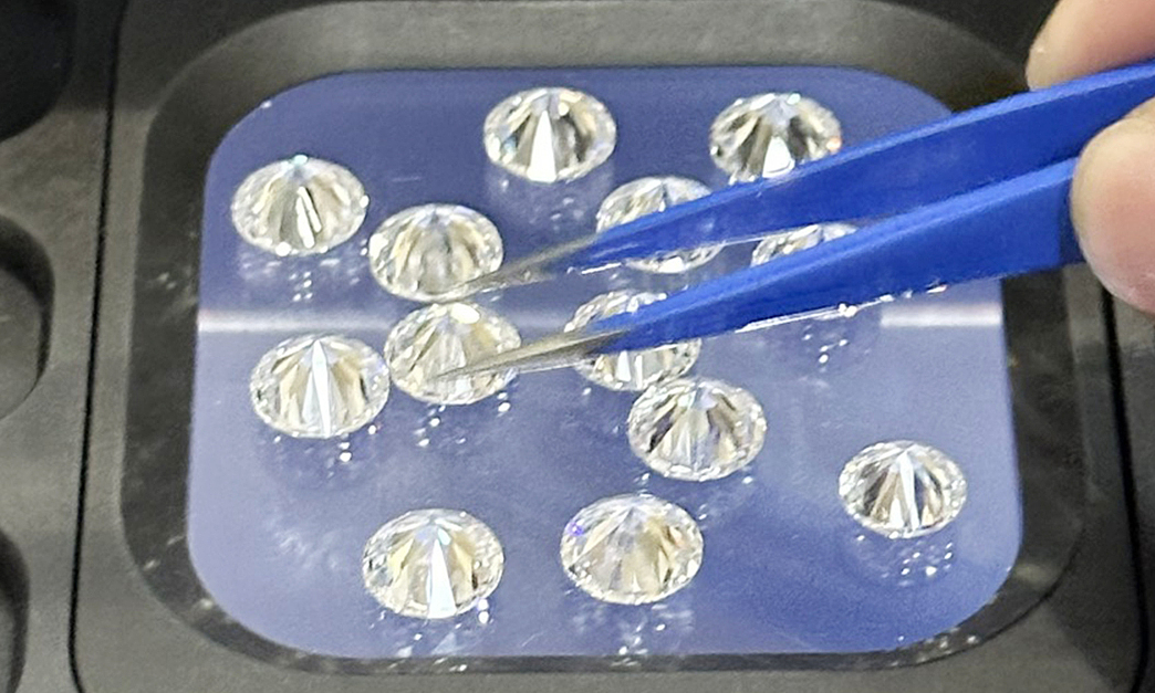 Indian man smuggled nearly 1,500 diamonds into Vietnam