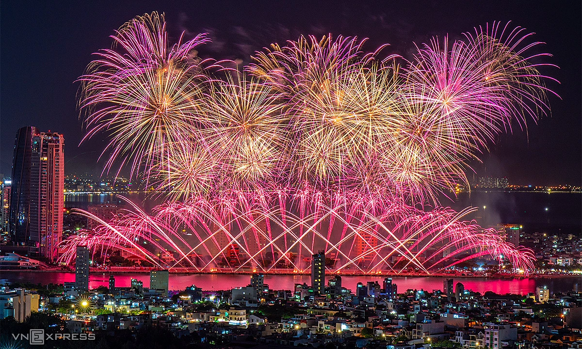 Da Nang welcomes record 2,7 million visitors during fireworks festival
