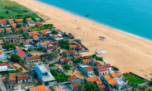A peaceful red-tiled village by the sea of Dak Lak