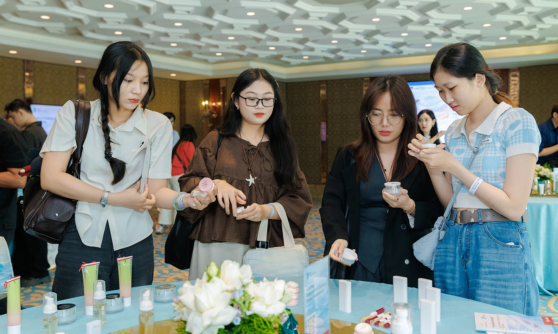 Vietnamese consumers to spend over USD 2.7 billion on cosmetics