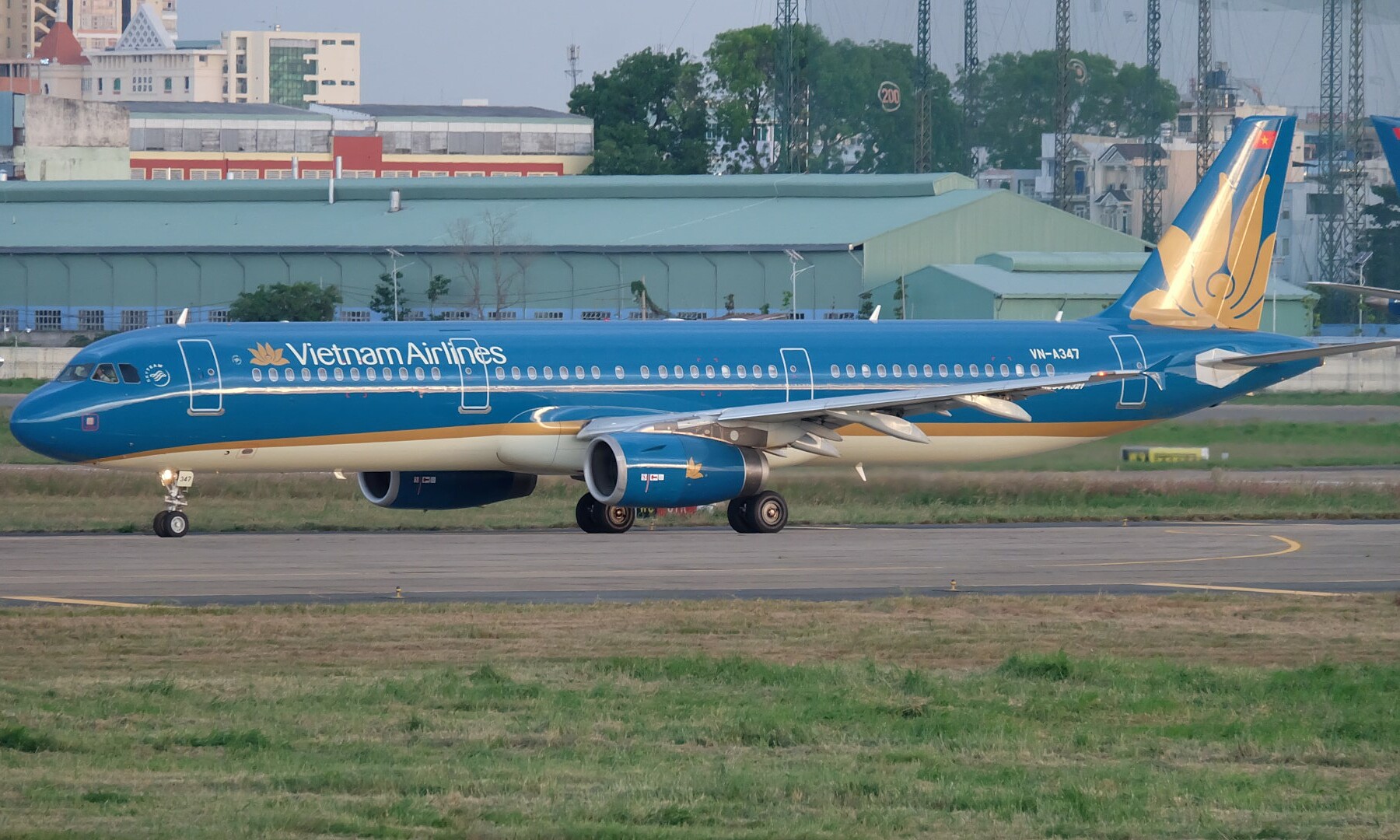 Vietnam Airlines stock trading restrictions lifted