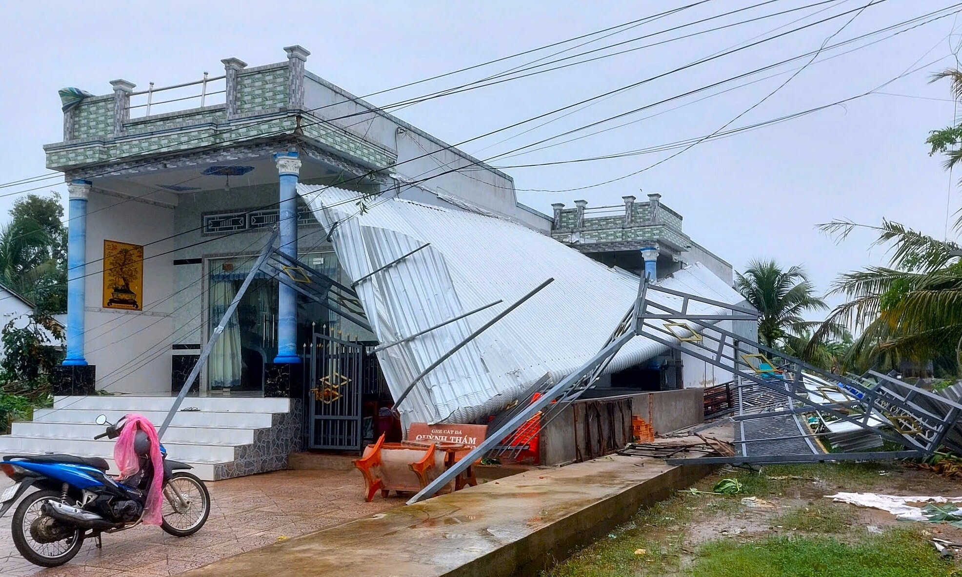 Tornado damages over 70 houses, four people injured