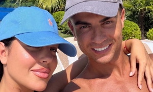 Ronaldo takes post-World Cup break with fiancee