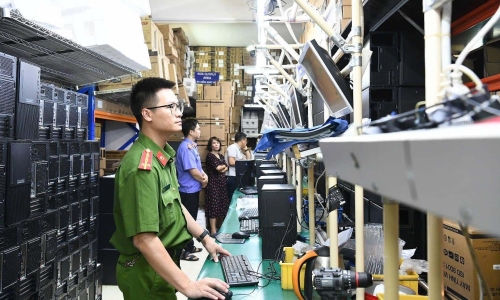 Four directors indicted in illegal software installation case