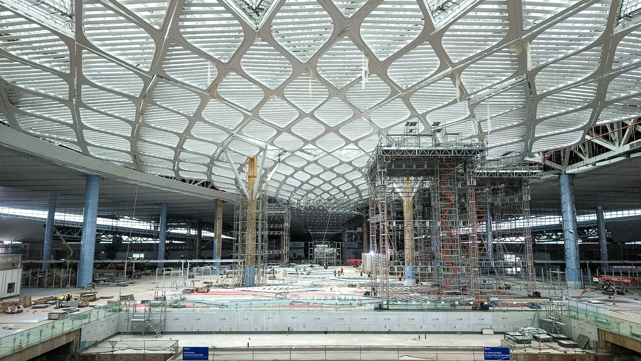 Long Thanh airport recruits 250 operational staff