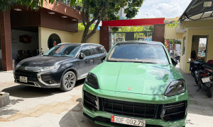 Porsche driver arrested for road rage, fighting at intersection