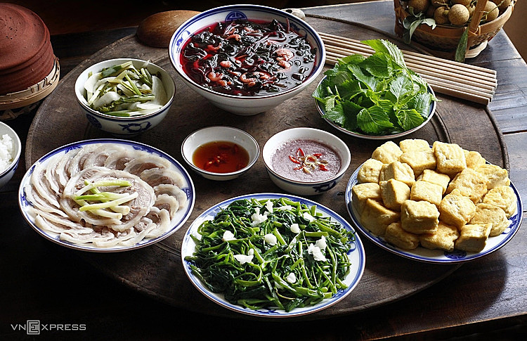 What is the ideal time for lunch?