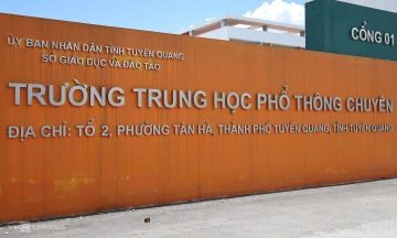 Principal of Tuyen Quang high school for the gifted indicted in '146 math perfect scores' case