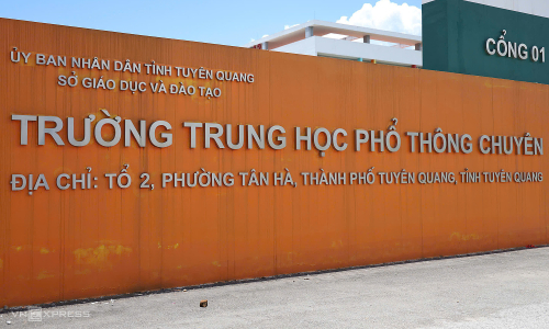 Principal of Tuyen Quang high school for the gifted indicted in '146 math perfect scores' case
