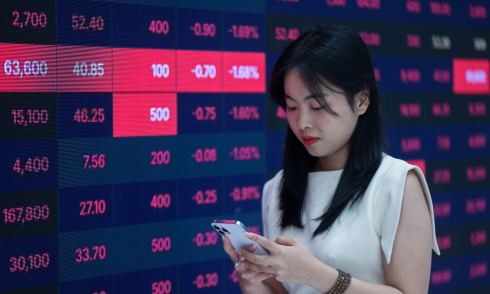 VN-Index falls to three-month low
