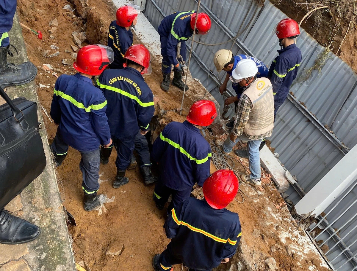 Wall collapse kills female worker