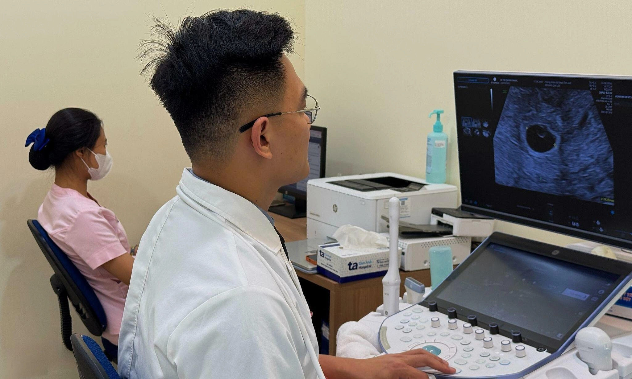 What does an echogenic intracardiac focus in a fetal heart indicate?
