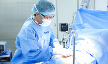 Correcting pectus excavatum with a two-level bended bar