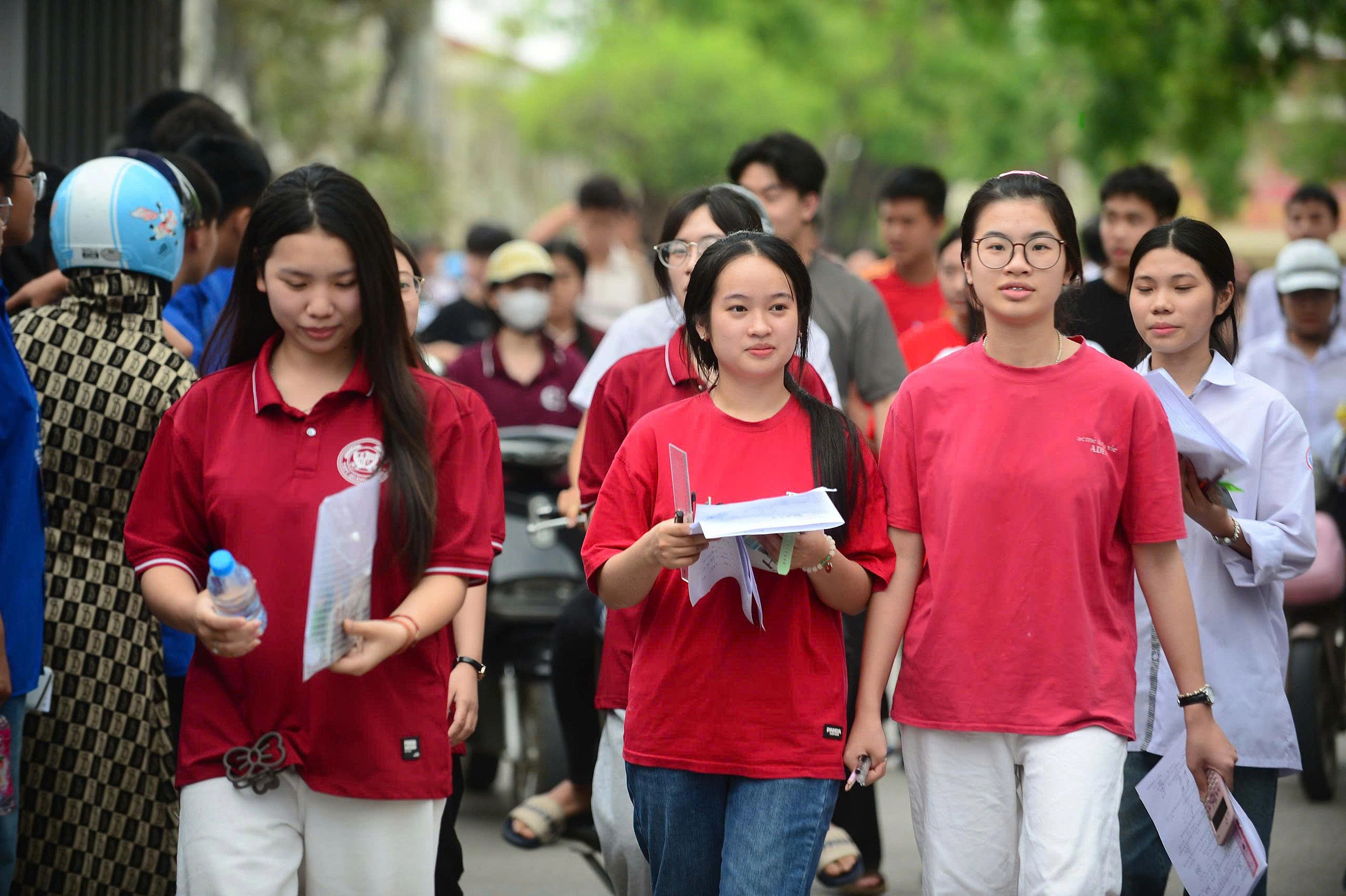 Female student's score increases by almost 21 points after review, turning failure into success