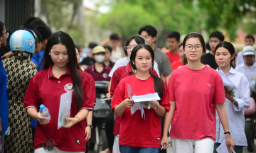Female student's score increases by almost 21 points after review, turning failure into success