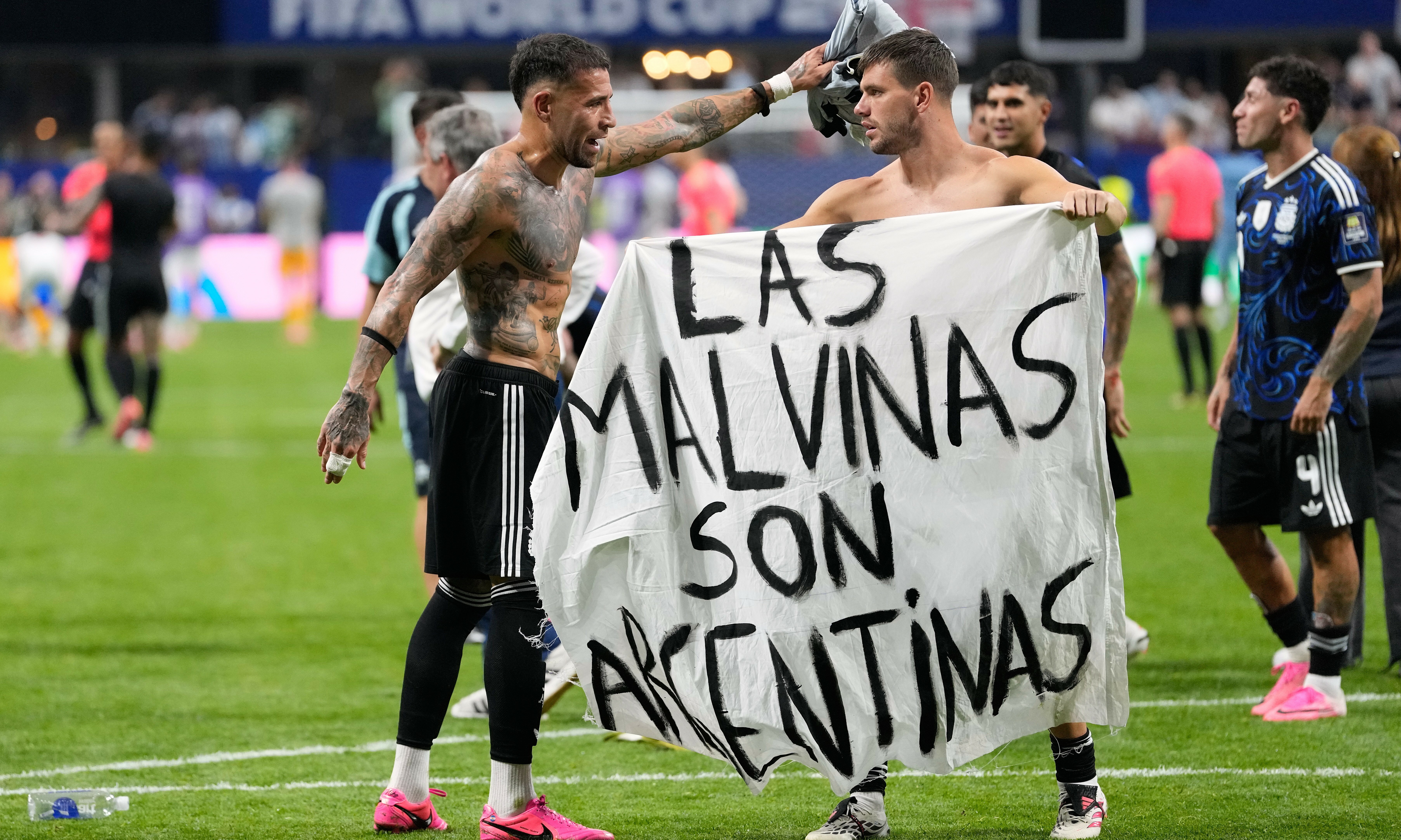England calls on FIFA to investigate Argentina's team over Falkland banner