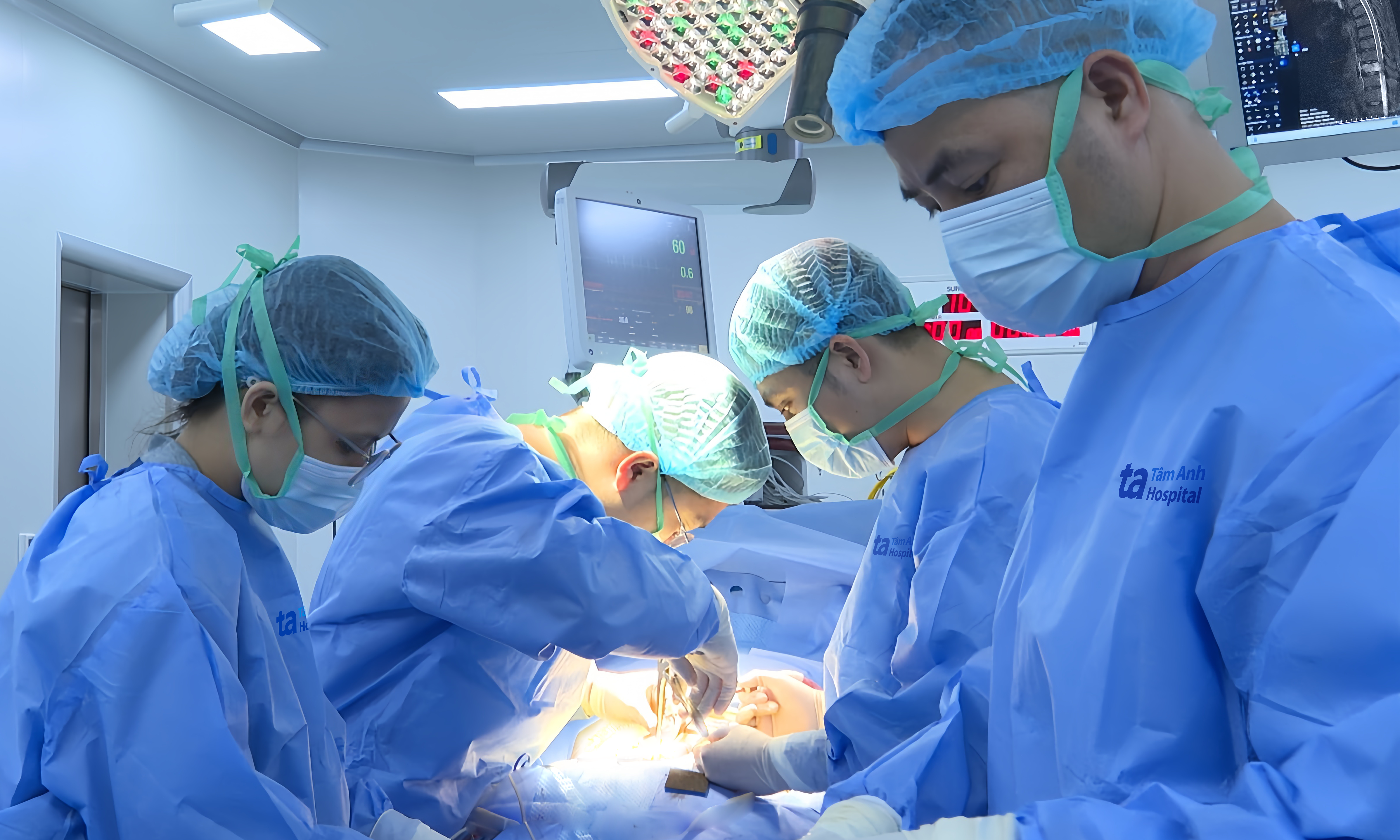 Lung tumor destroys thoracic vertebrae