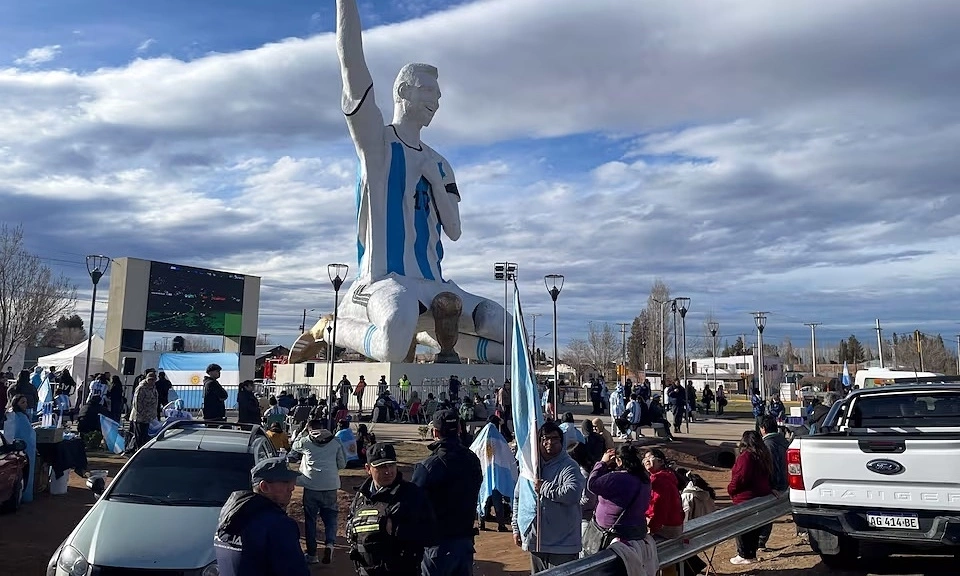 Argentine town features 26-meter-tall Messi statue