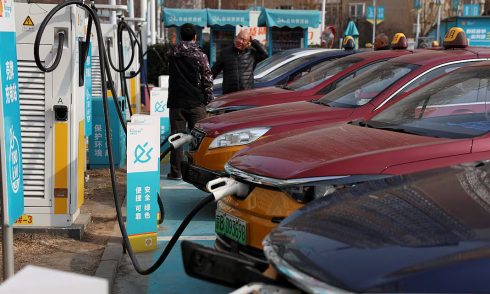 Electric taxis help China cushion oil price shocks