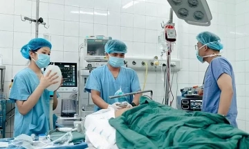 Phap Van expressway bus crash victim suffers traumatic brain injury