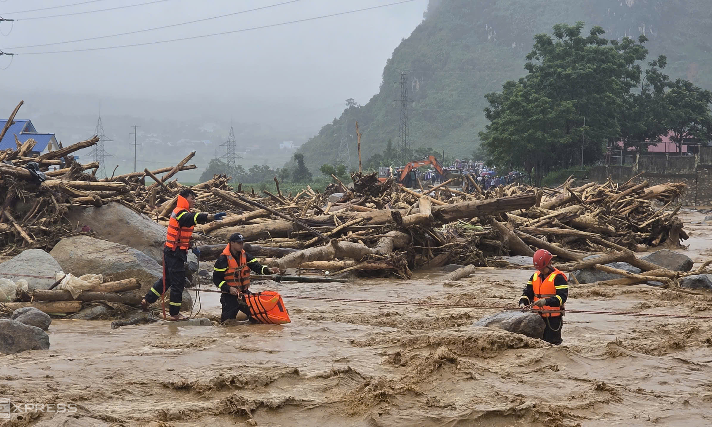 Northern region continues heavy rain, hundreds of communes at risk of landslides, flash floods
