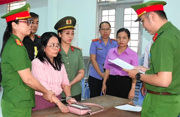 Former director of cultural center in Vinh Long arrested