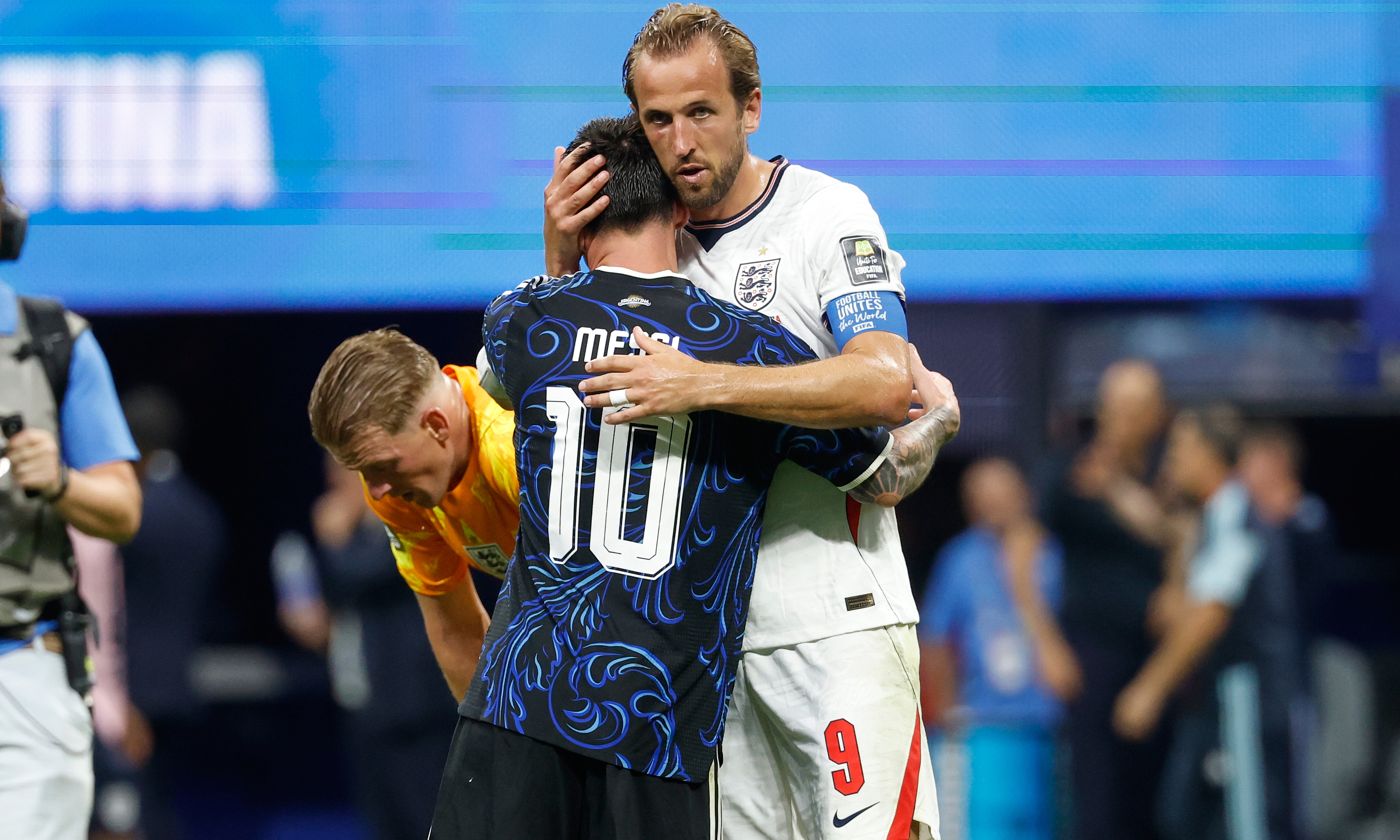 Kane sees Messi as inspiration to extend career