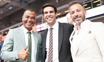 Football legends impeccably dressed at World Cup