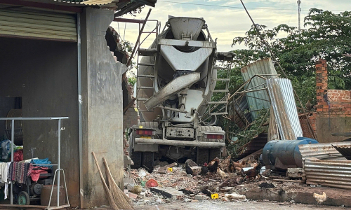 Tanker truck crashes into home, one dead
