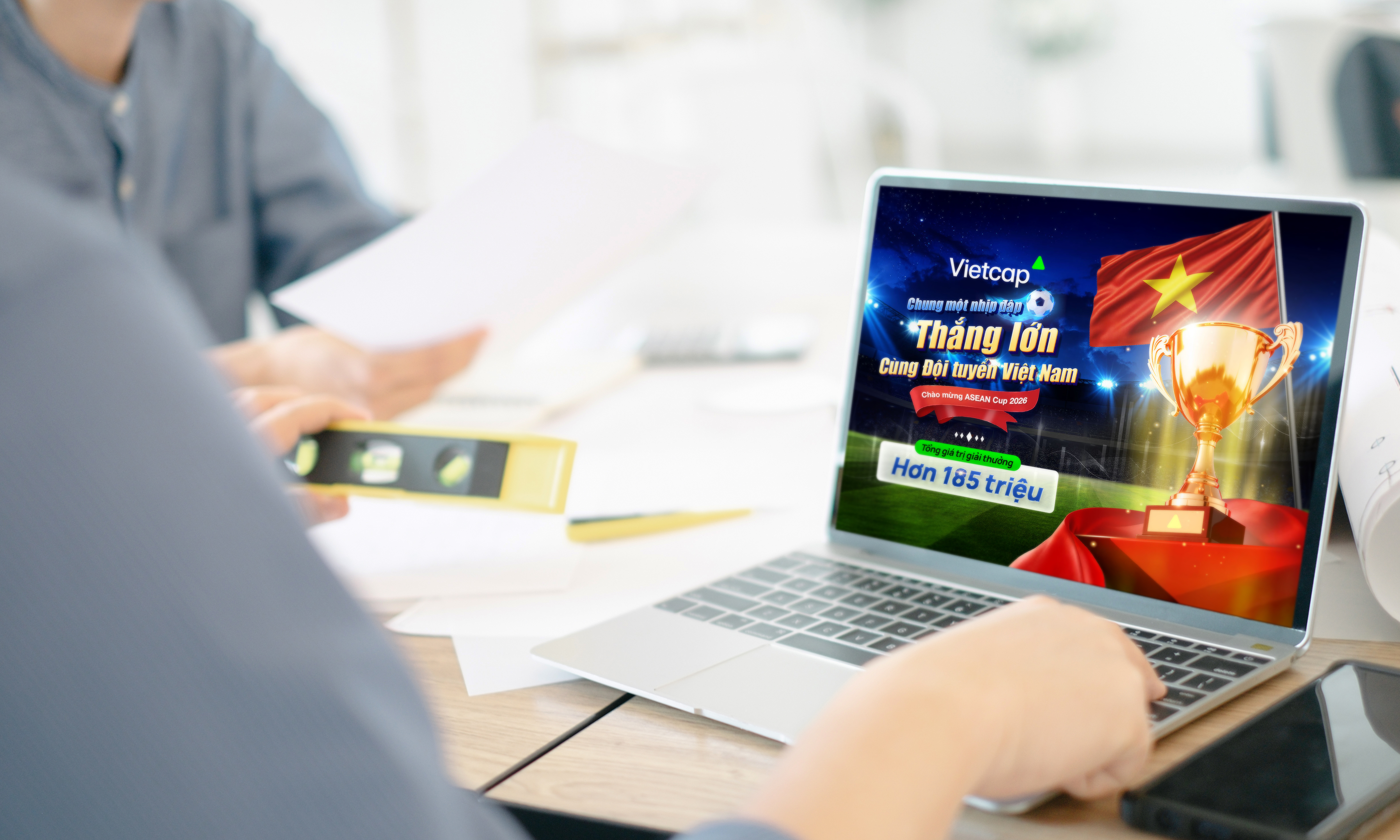 Vietcap awards over 185 million VND in prizes to customers during ASEAN Cup