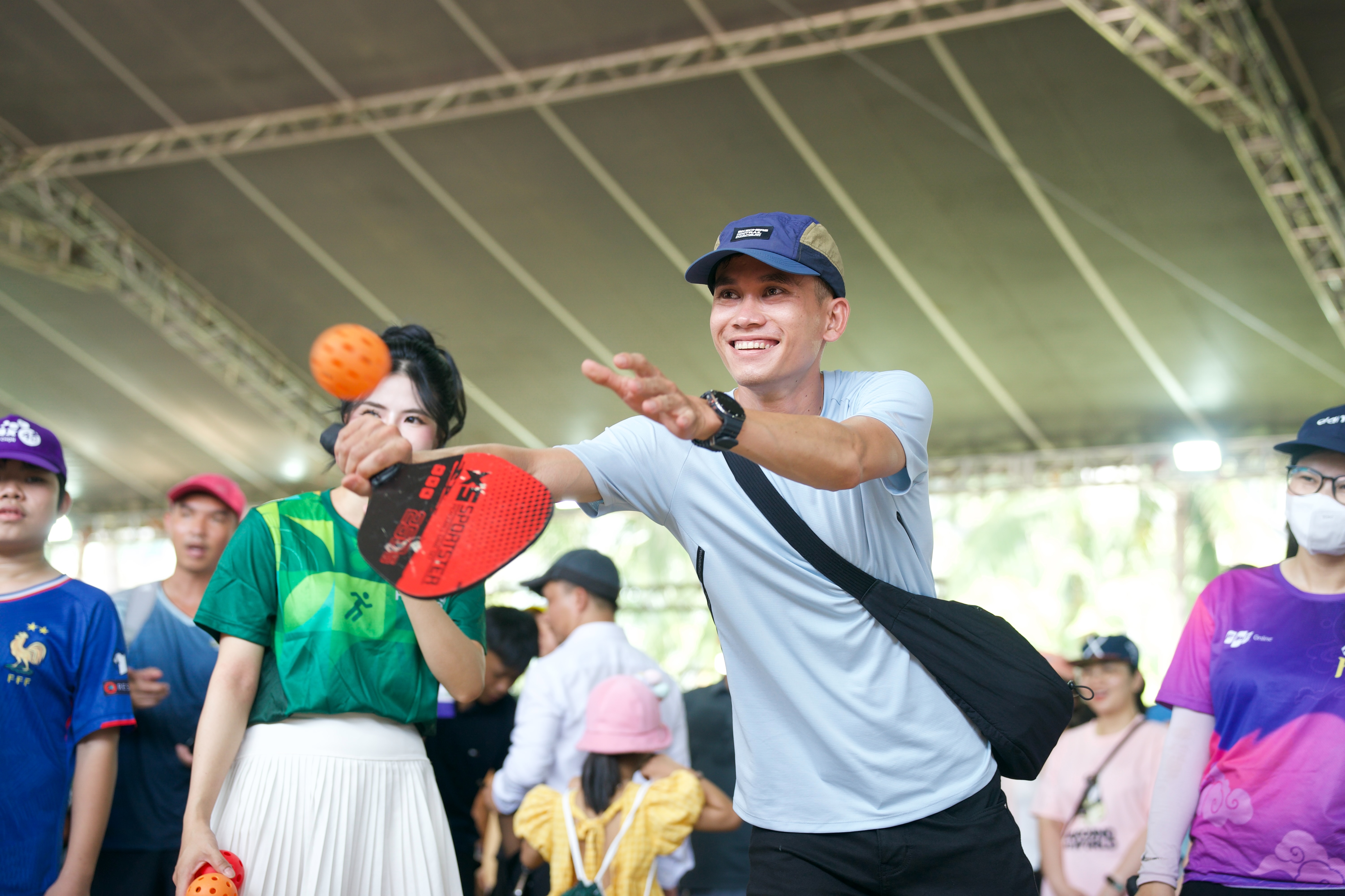 Runners queue for Herbalife gamezone experience at VM Da Nang