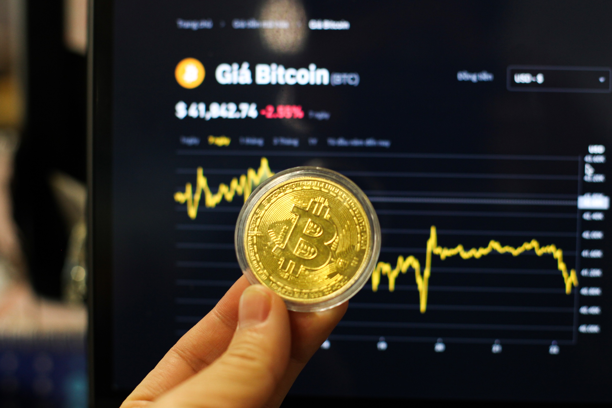 Trading crypto assets on unlicensed exchanges faces fines of up to 50 million dong