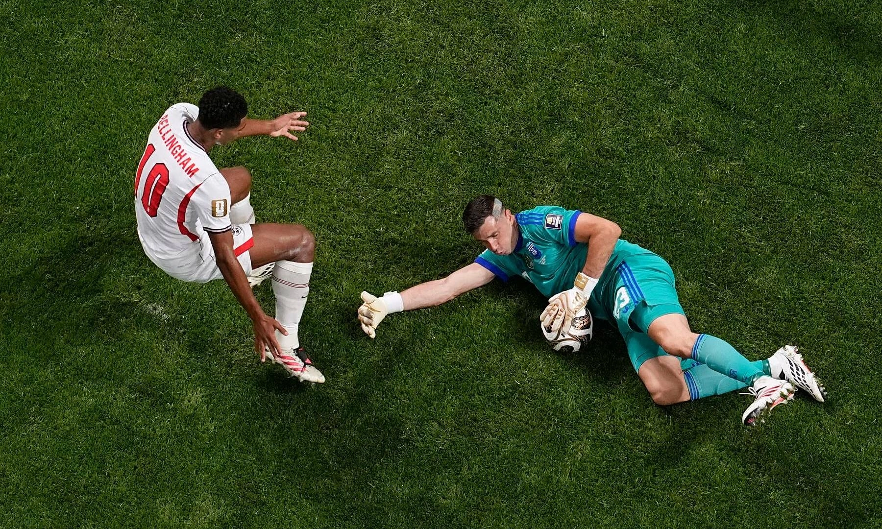Argentinian fans criticize goalkeeper Martinez