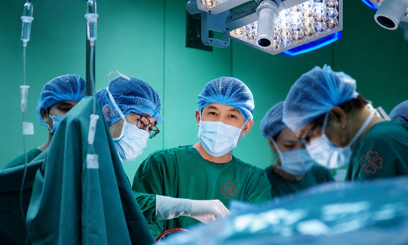 Septic shock caused by splenic abscess