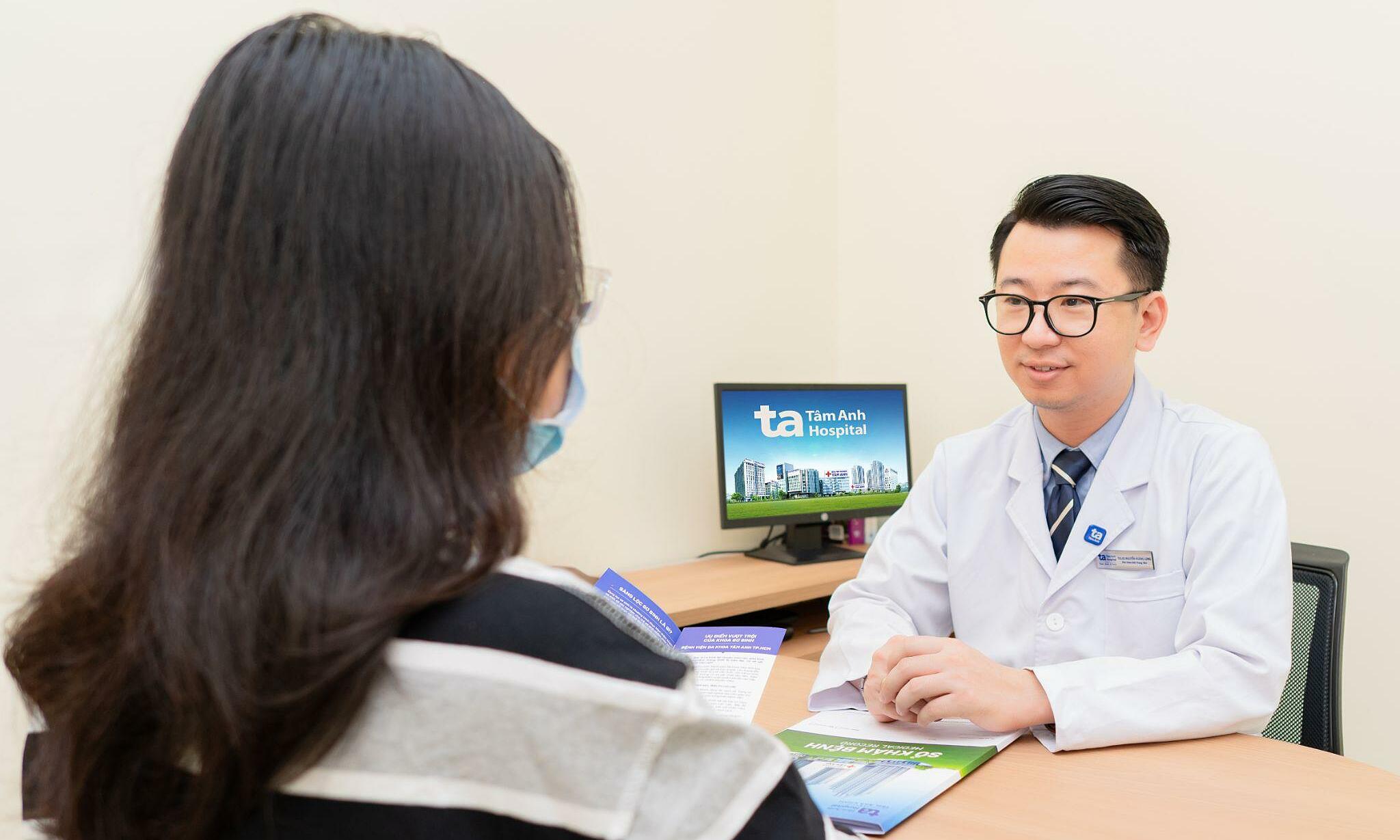 How should pregnant mothers at high risk of preeclampsia eat?
