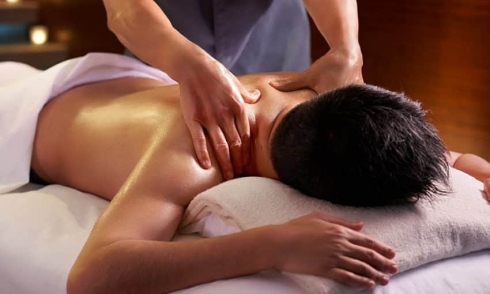 Massage payment dispute: client throws brick, leaving shop owner in vegetative state