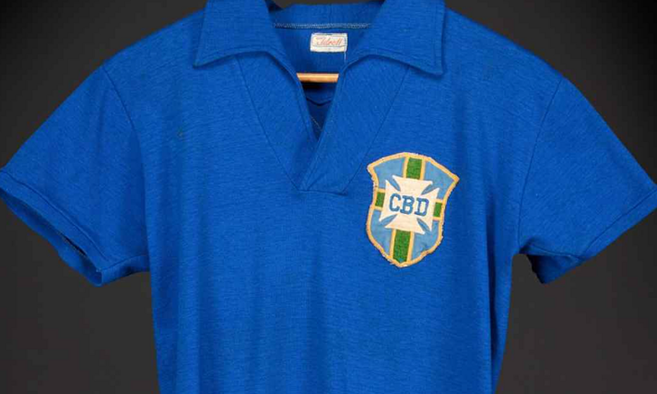 Pele's jersey sells for 4,9 million USD