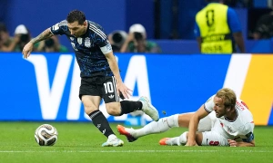 Tourists desperately hunt for World Cup final tickets