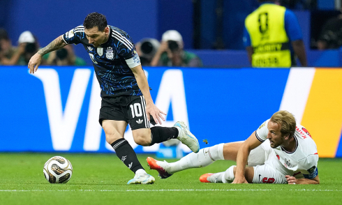 Tourists desperately hunt for World Cup final tickets