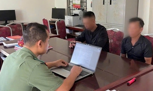 Father and son fined 4.6 million VND for flying kite near Cat Bi Airport