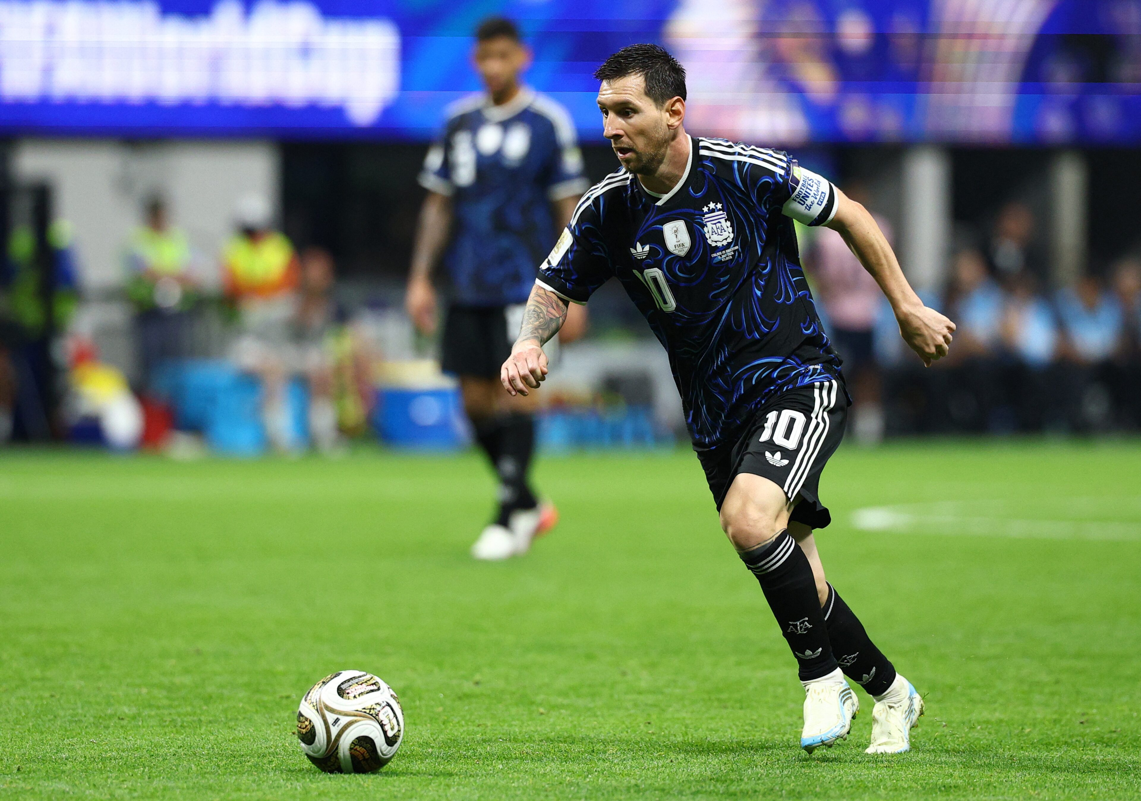 Why does Messi prefer diagonal passes?