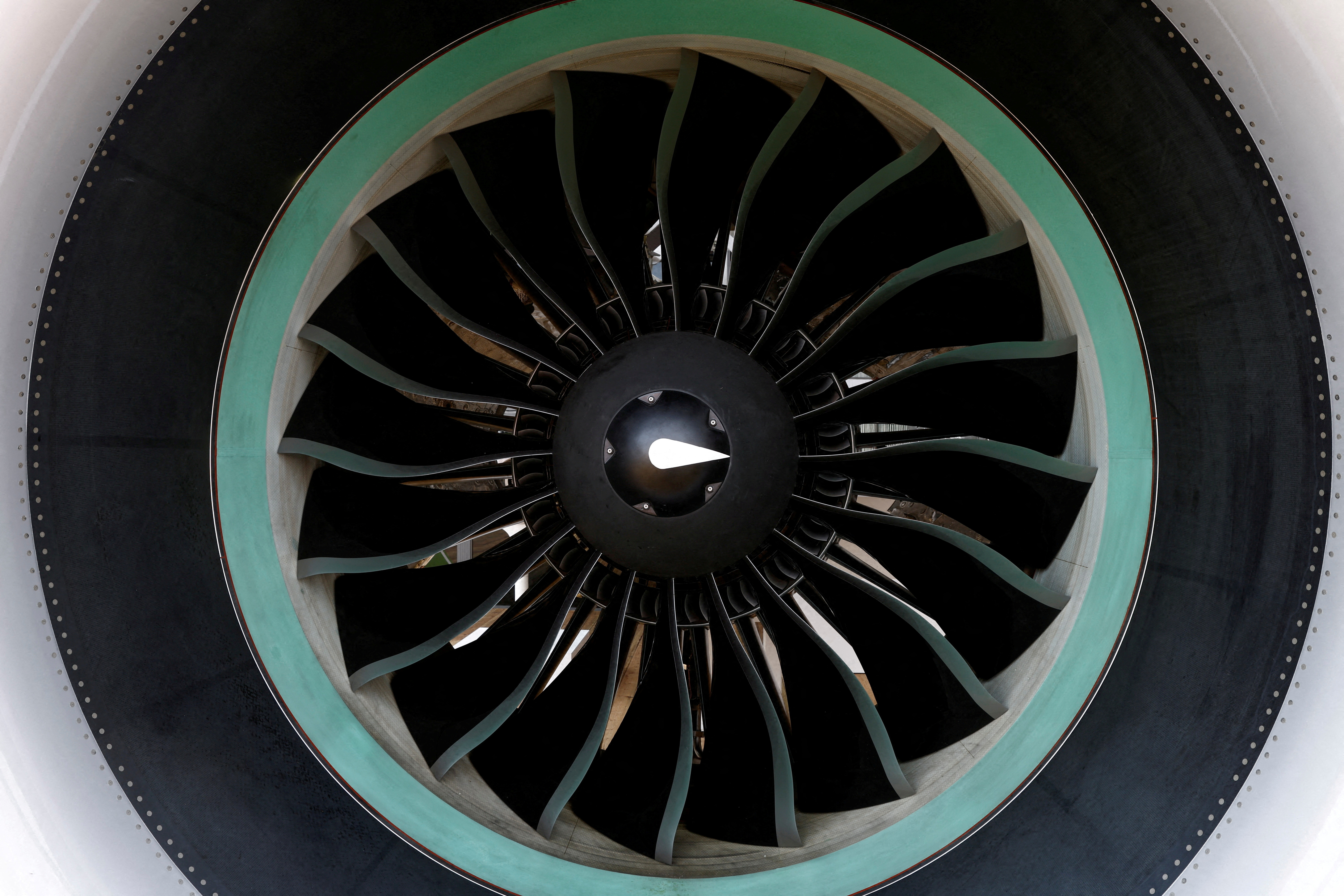 17 aircraft in Vietnam remain grounded due to engine shortage
