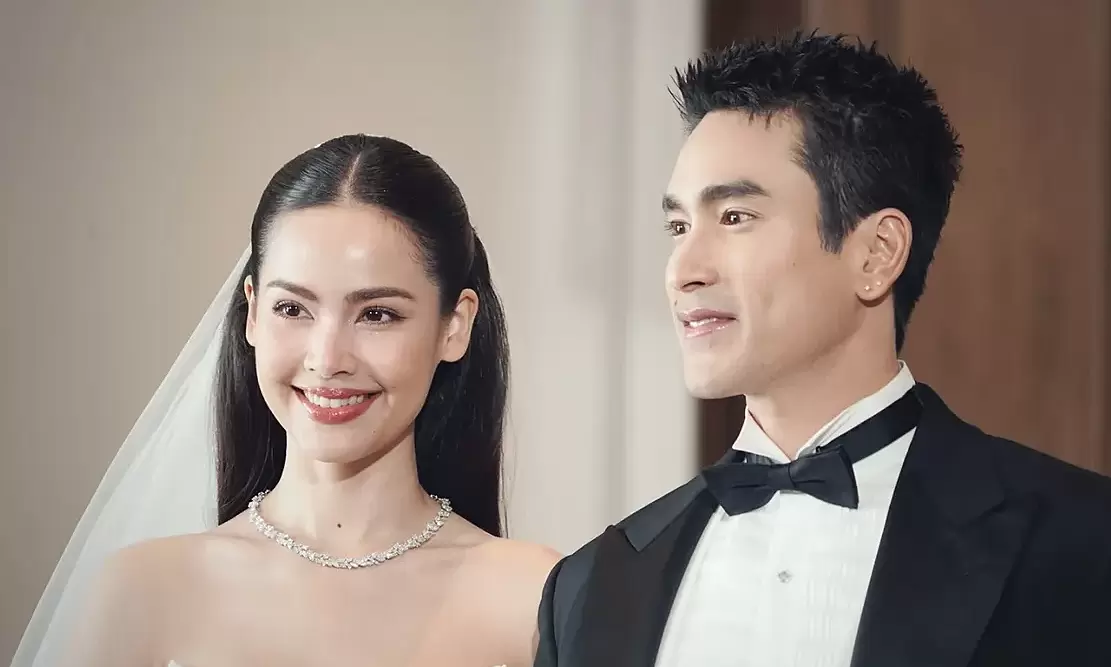 8 wedding dresses of Thai superstar